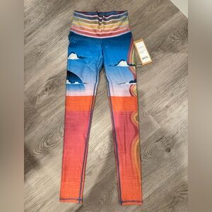 Niyama Sol barefoot leggings size S NWT